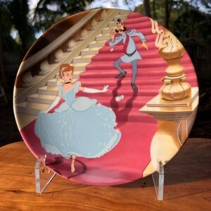 Disney’s Cinderella Collection Plate w. original box and certificate like new
